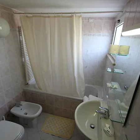 Trattoria Fioravante * Πεσκιέρα ντελ Γκάρντα